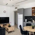 Bauhaus 2Br With Sea View & Balcony By Feelhome