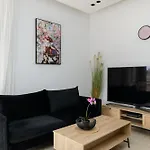 Bauhaus 2Br With Sea View & Balcony By Feelhome