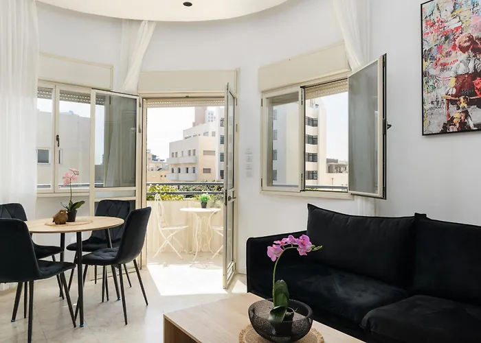Bauhaus 2Br With Sea View & Balcony By Feelhome