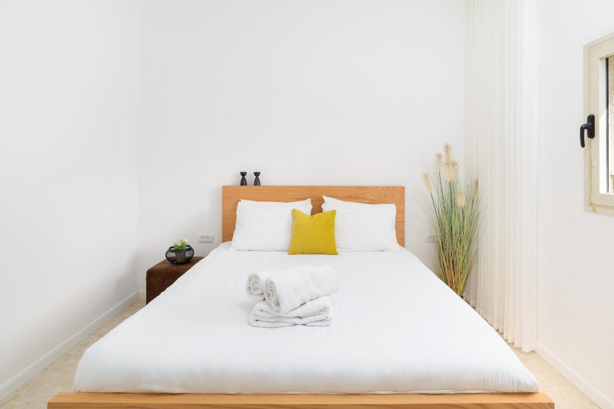 Bauhaus 2br With Sea View & Balcony By Feelhome Tel Aviv