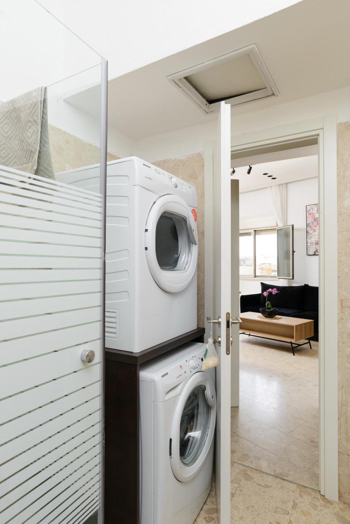Bauhaus 2br With Sea View & Balcony By Feelhome Apartment Tel Aviv