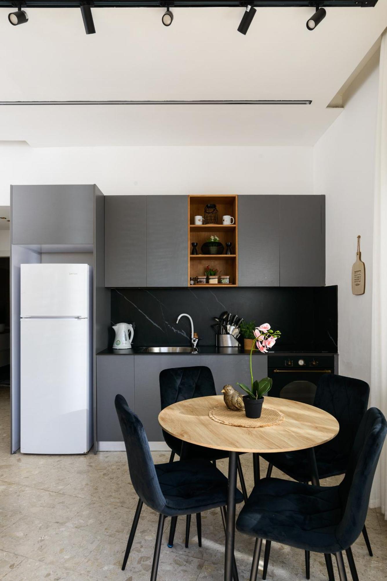Bauhaus 2br With Sea View & Balcony By Feelhome Apartment *